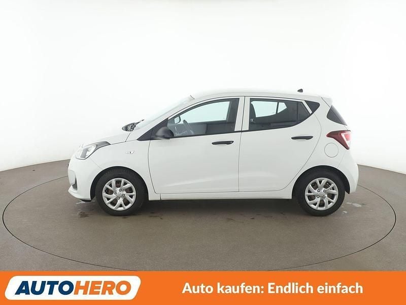 Gebraucht Hyundai i10 Basis 67 PS (49 kW) 2017 Weiß Kleinwagen