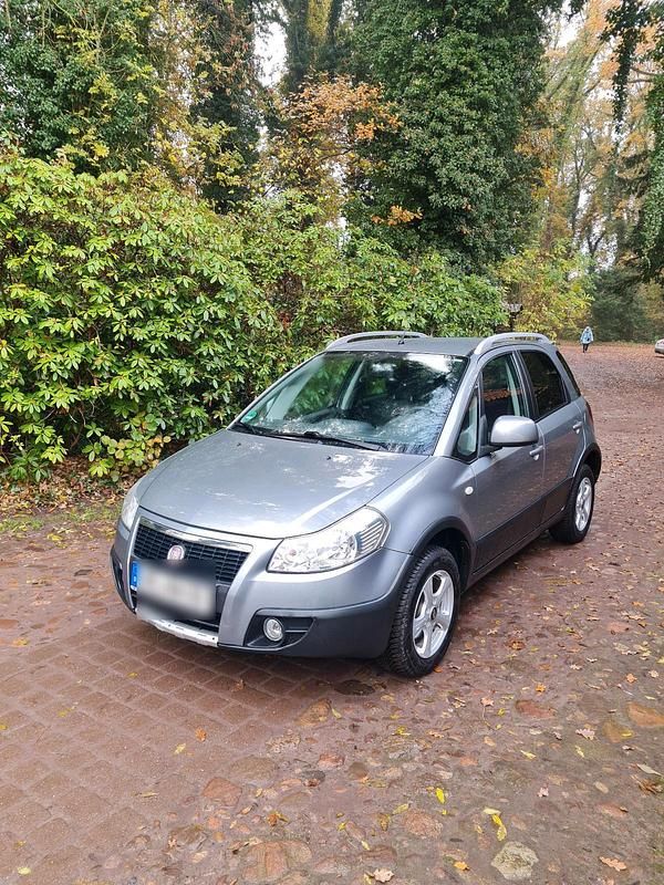 Andere farben Gebraucht 2008 Fiat Sedici SUV | 3.900 € (Fairer Preis) - Bild 1/4