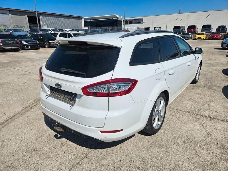 Gebraucht Ford Mondeo Champions Edition 140 PS (102 kW) 2012 Weiß Limousine