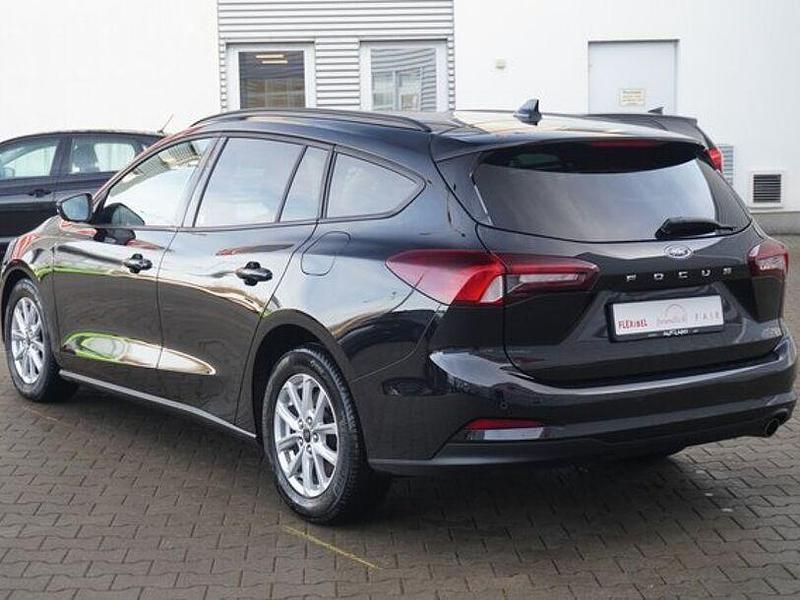 Gebraucht Ford Focus Cool & Connect 125 PS (91 kW) 2022 Schwarz Limousine