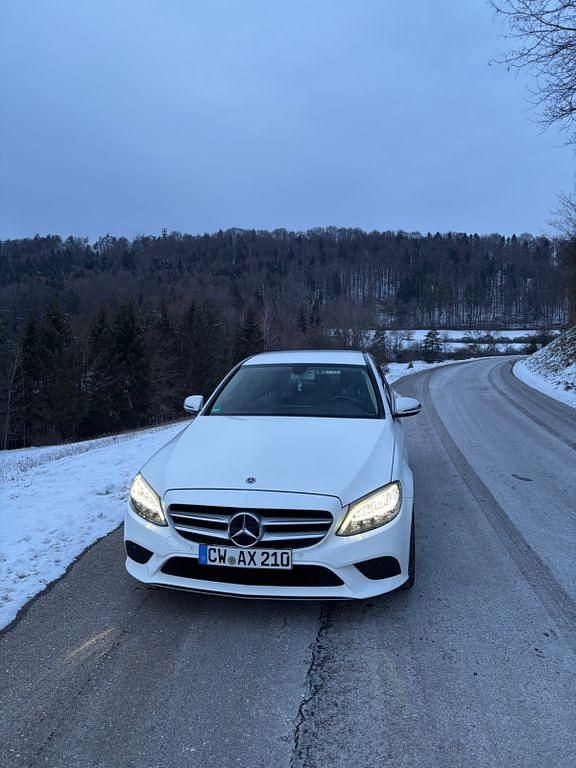 Gebraucht Mercedes C220 Avantgarde 194 PS (142 kW) 2019 Weiß Limousine