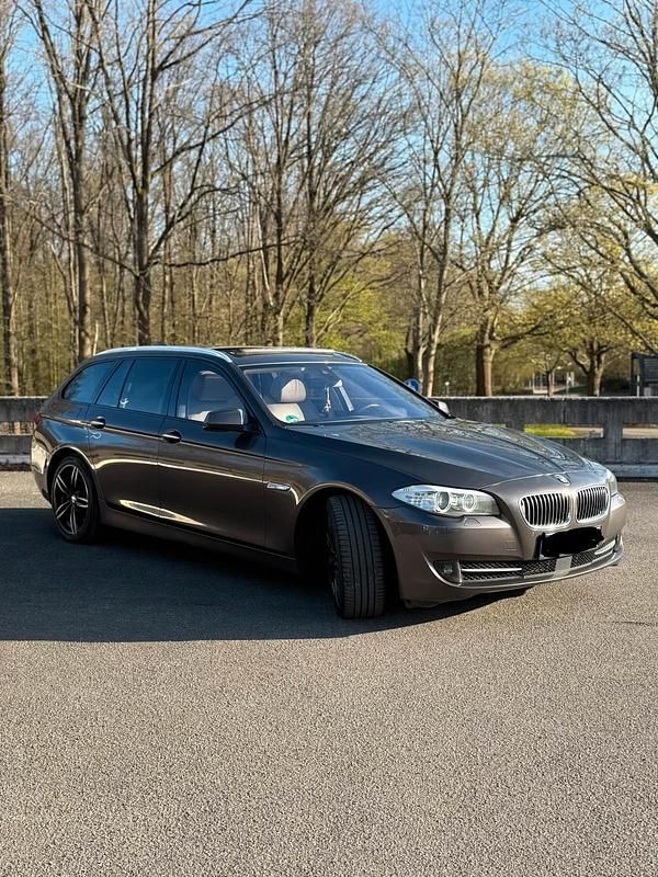Gebraucht BMW 525 218 PS (160 kW) 2012 Braun Kombi