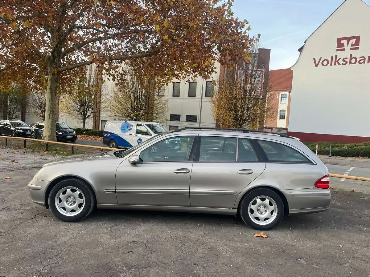 Gebraucht Mercedes E220 150 PS (110 kW) 2004 Cubanitsilber  metallic Kombi