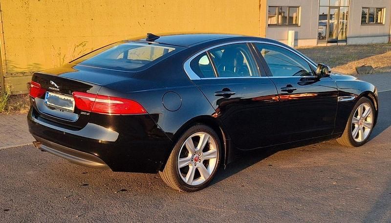 Gebraucht Jaguar XE 179 PS (131 kW) 2016 Schwarz Limousine