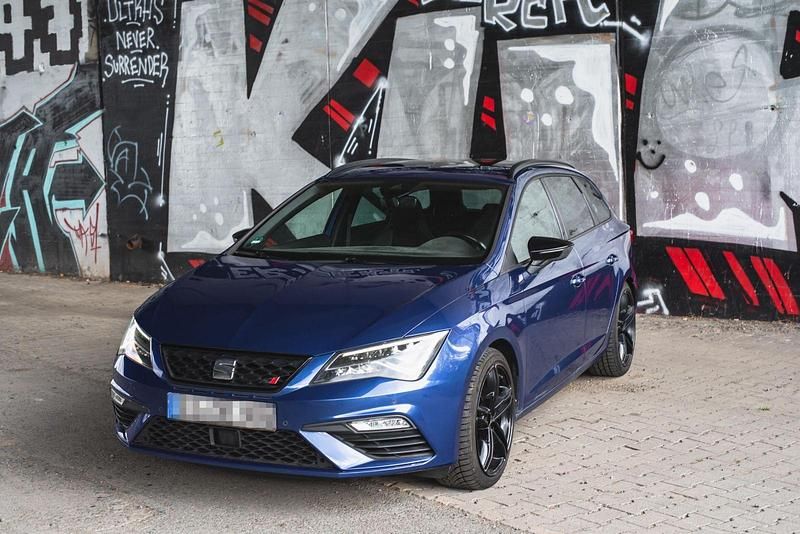 Blau Gebraucht 2017 Cupra Leon Limousine | 21.000 € (Fairer Preis) - Bild 1/4