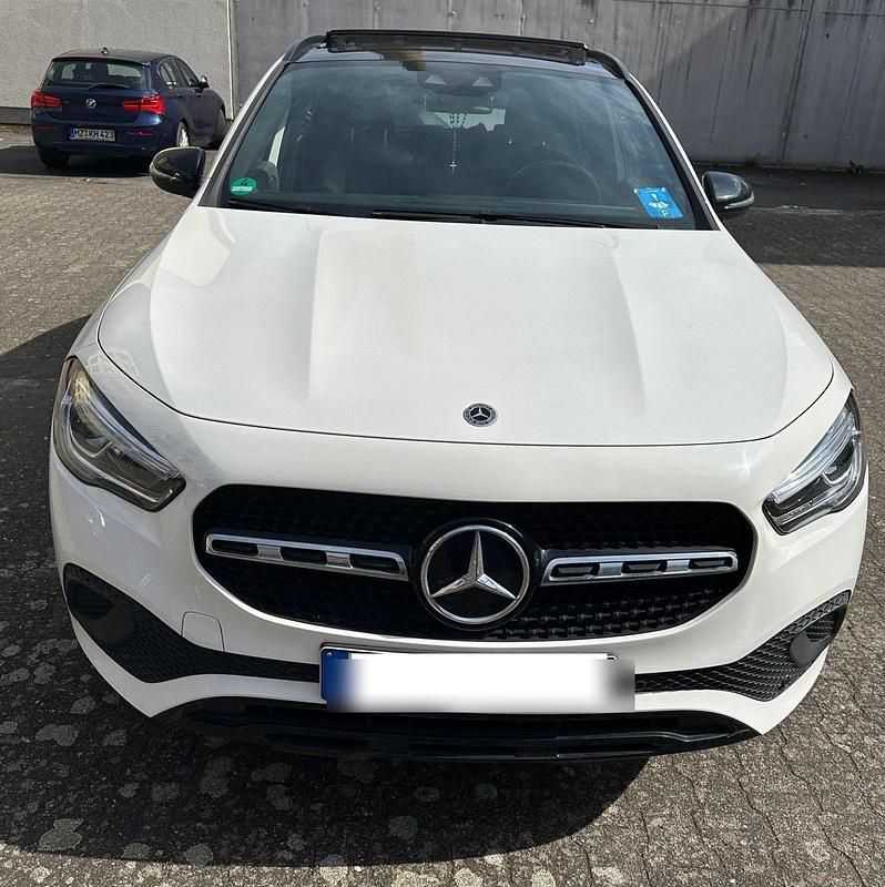Weiß Gebraucht 2020 Mercedes GLA200 SUV | 29.999 € - Bild 1/4
