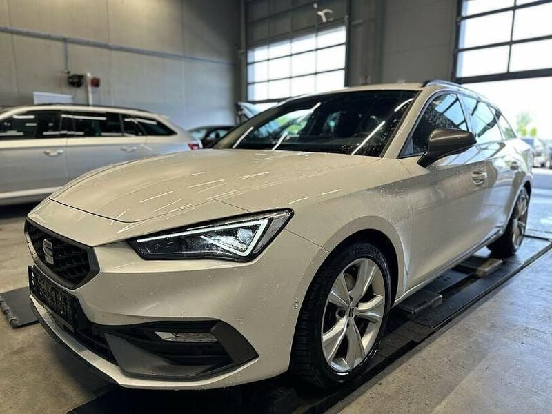 Weiss Gebraucht 2025 Seat Leon | 27.500 € (Fairer Preis) - Bild 1/4