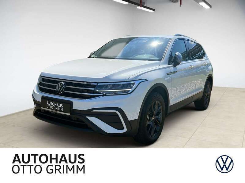 Pure white Gebraucht 2024 VW Tiguan Allspace Life SUV | 44.380 € (Teuer) - Bild 1/4
