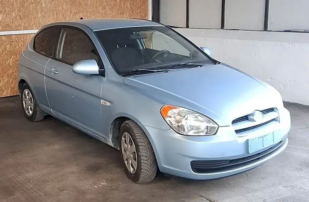 Gebraucht Hyundai Accent 97 PS (71 kW) 2009 Blau Limousine