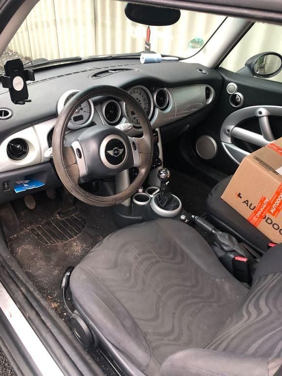 Usado Mini ONE 90 HP (66 kW) 2003 Preto Citadino