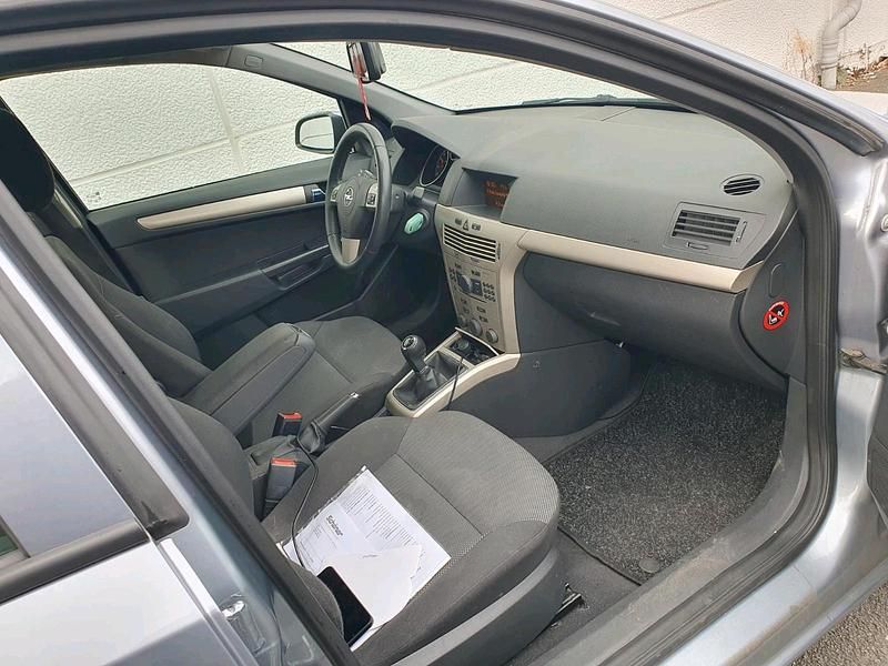 Gebraucht Opel Astra 116 PS (85 kW) 2009 Grau Limousine