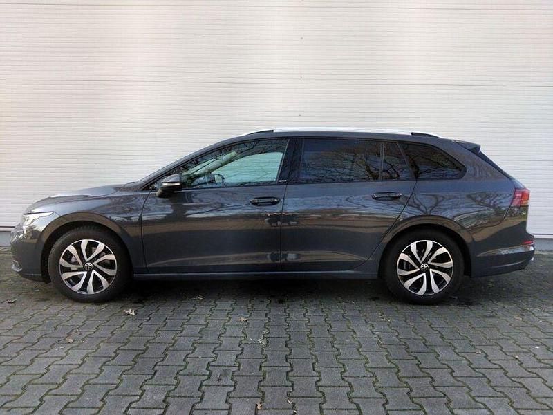 Gebraucht VW Golf VIII Active 150 PS (110 kW) 2023 Delfingrau (metallic) Kombi