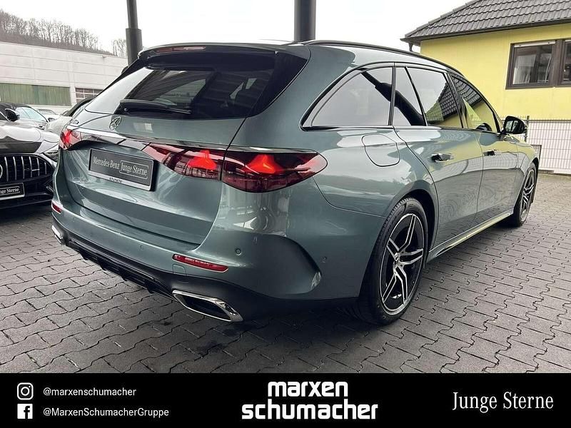 Gebraucht Mercedes E300 Premium 313 PS (230 kW) 2024 Lack verdesilber Kombi