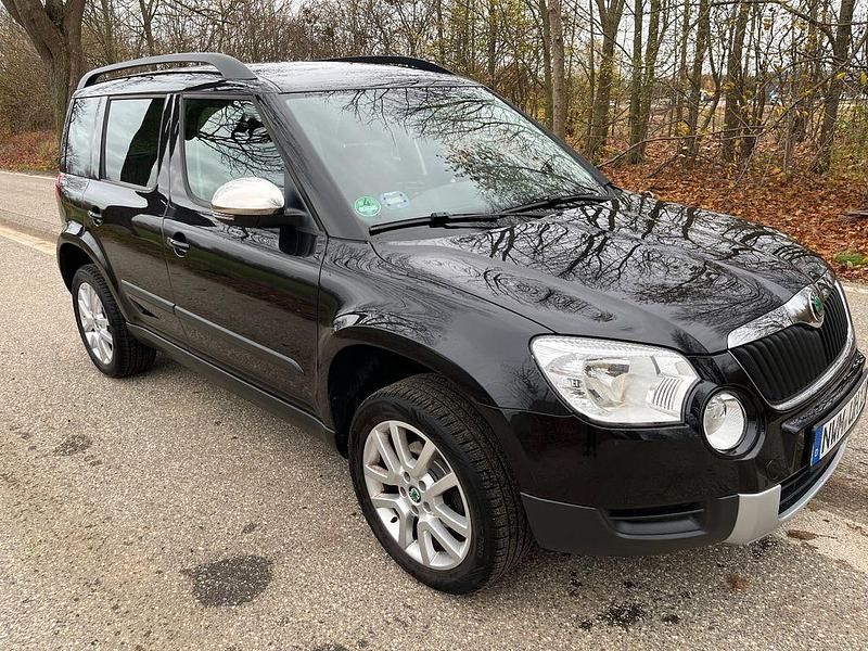 Schwarz Gebraucht 2013 Skoda Yeti Plus Edition SUV | 9.499 € (Fairer Preis) - Bild 1/4