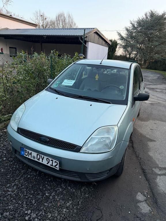 Grün Gebraucht 2003 Ford Fiesta Limousine | 700 € (Guter Preis) - Bild 1/4