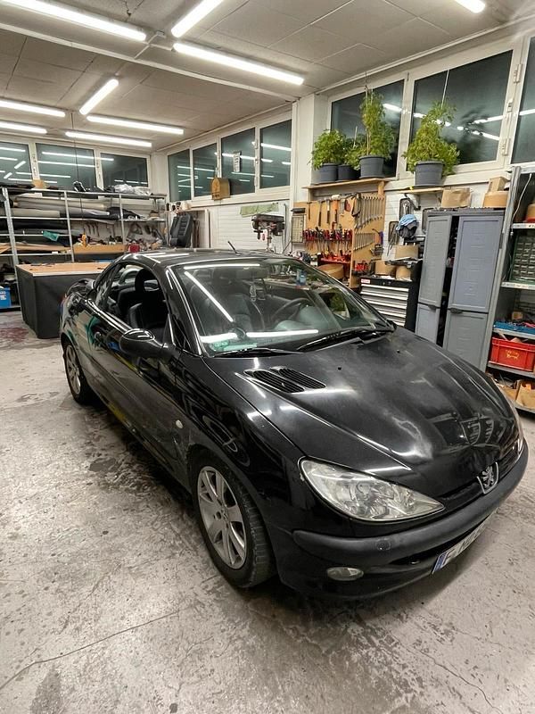 Gebraucht Peugeot 206 CC 110 PS (80 kW) 2001 Schwarz Cabrio