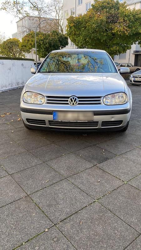 Silber Gebraucht 2002 VW Golf Limousine | 450 € (Superpreis) - Bild 1/4