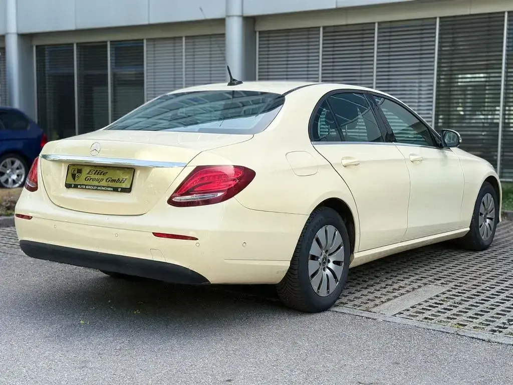 Gebraucht Mercedes E200 150 PS (110 kW) 2018 Hellelfenbein  unilack Limousine