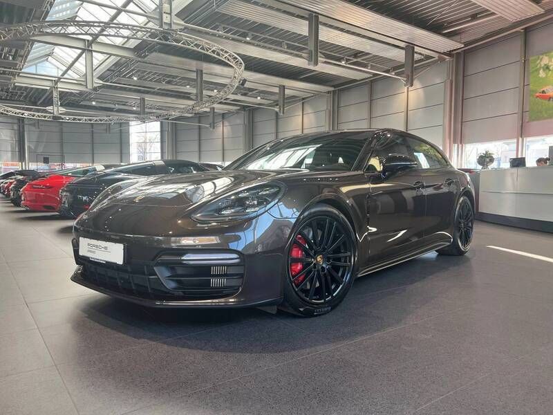 Ristrettobraunmetallic Gebraucht 2018 Porsche Panamera GTS Sport Turismo Limousine | 69.890 € (Fairer Preis) - Bild 1/4
