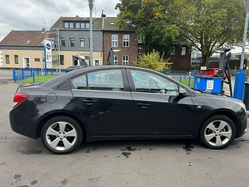 Schwarz Gebraucht 2009 Chevrolet Cruze Limousine | 4.500 € - Bild 1/4