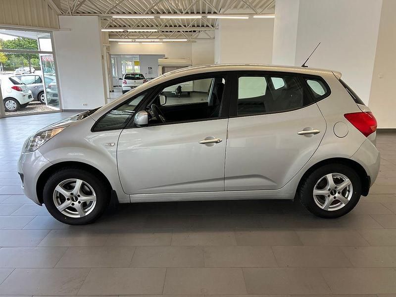 Gebraucht Kia Venga Spirit 90 PS (66 kW) 2012 Silber Kleinwagen
