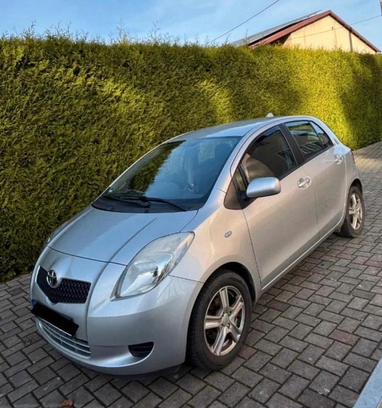 Silber Gebraucht 2007 Toyota Yaris Kleinwagen | 4.000 € (Fairer Preis) - Bild 1/4