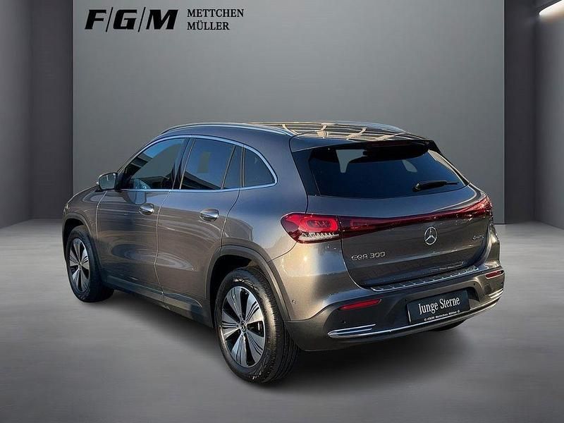 Gebraucht Mercedes EQA300 Progressive 167 kW (228 PS) 2022 Metalliclack mountaingrau SUV