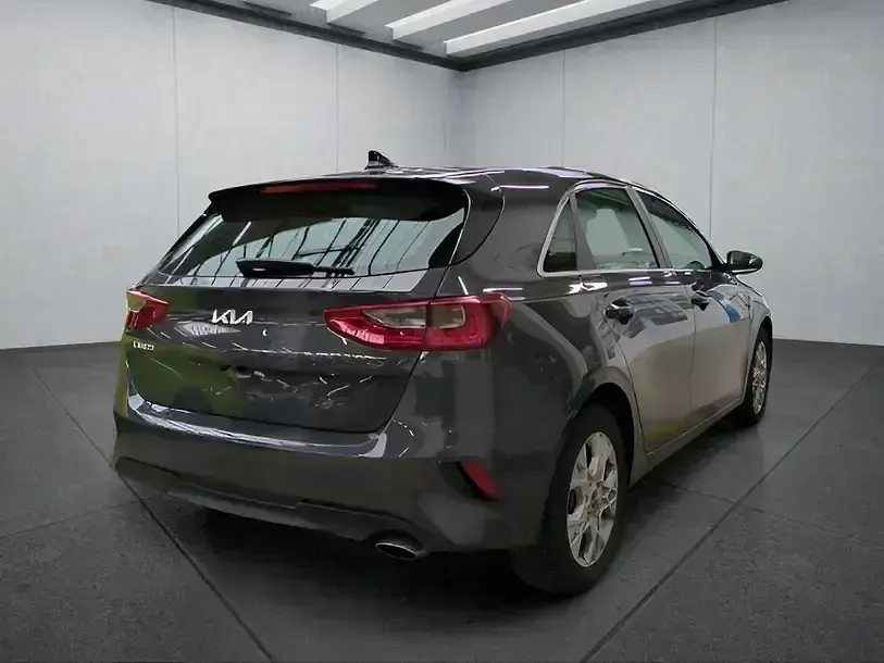 Używany Kia Ceed Vision 140 KM (102 kW) 2025 Szary Hatchback