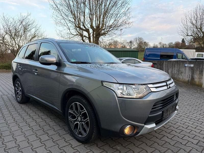 Gebraucht Mitsubishi Outlander 150 PS (110 kW) 2015 Grau SUV