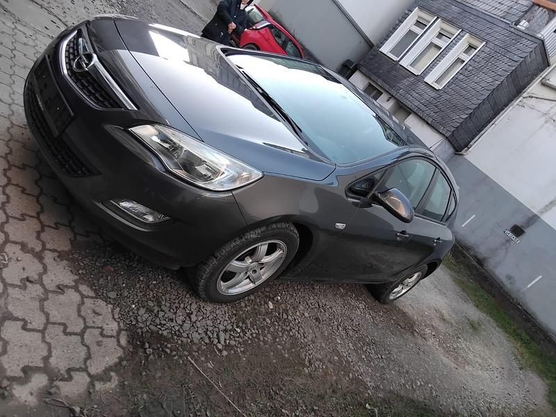 Gebraucht Opel Astra 115 PS (84 kW) 2010 Grau Kleinwagen