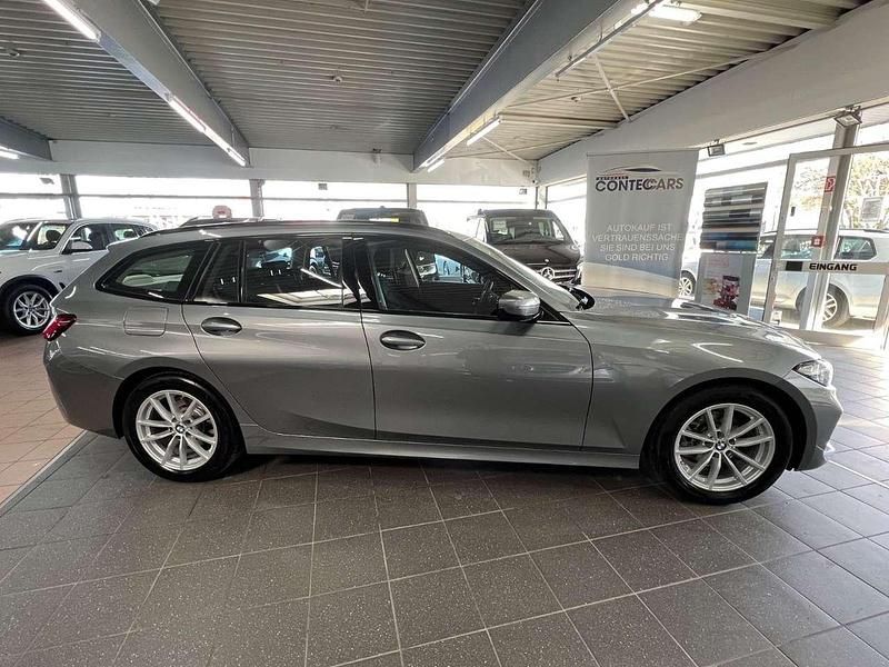 Skyscraper grau Gebraucht 2022 BMW 318 Sport Line Kombi | 25.999 € (Guter Preis) - Bild 1/4