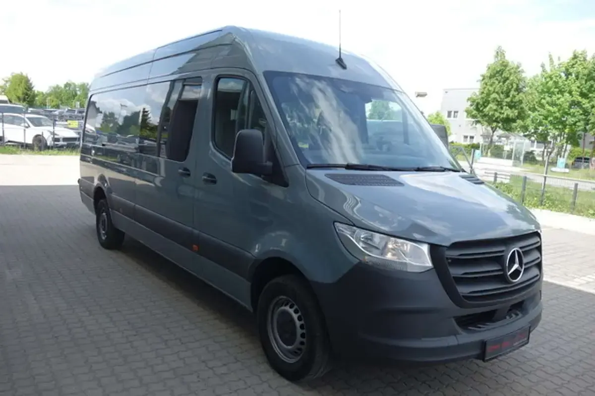 Gebraucht Mercedes Sprinter 190 PS (139 kW) 2021 Grau Van