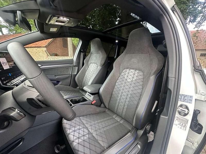 Gebraucht VW Golf VIII R-line 204 PS (150 kW) 2025 Oryxweiß perlmutteffekt Kombi