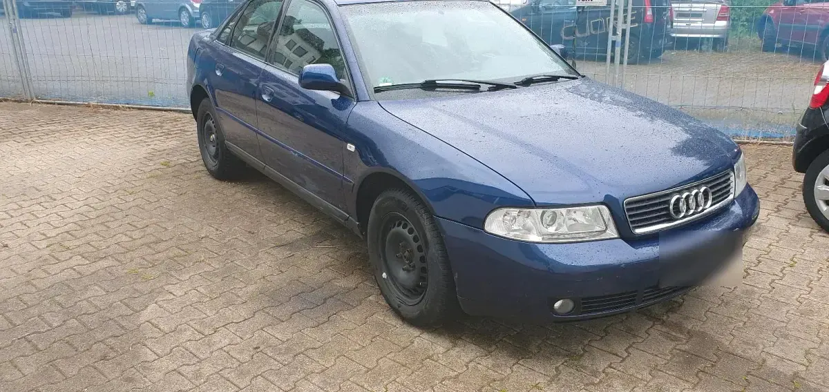 Gebraucht Audi A4 102 PS (75 kW) 2000 Blau Limousine
