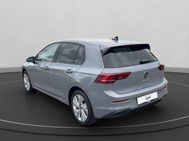Gebraucht VW Golf VIII Life 116 PS (85 kW) 2024 Mondsteingrau Limousine