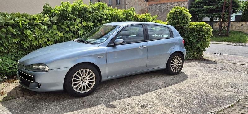 Grau Gebraucht 2006 Alfa Romeo 147 Distinctive Kleinwagen | 3.500 € (Teuer) - Bild 1/4