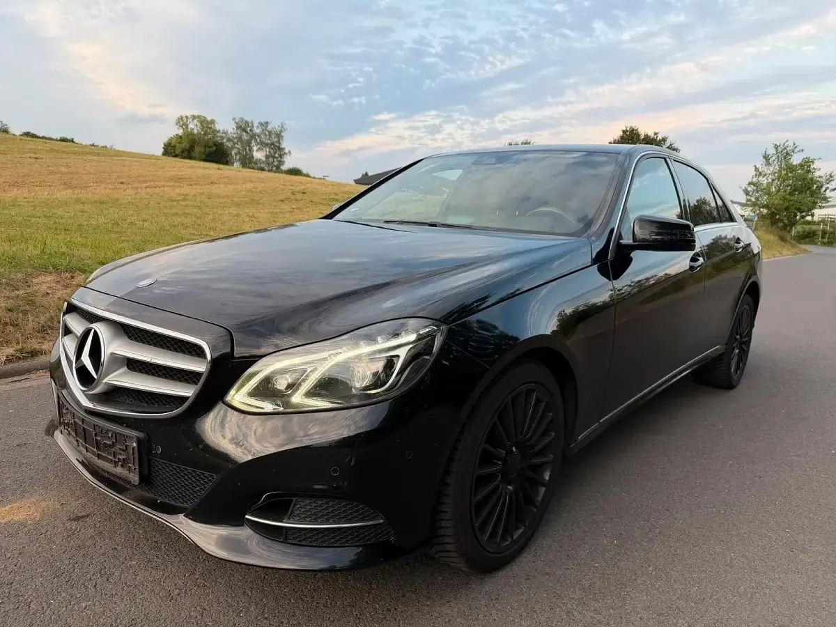 Gebraucht Mercedes E220 170 PS (125 kW) 2014 Schwarz Limousine