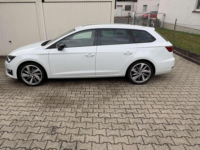 Weiß Gebraucht 2016 Seat Leon ST FR Kombi | 15.000 € (Fairer Preis) - Bild 1/4