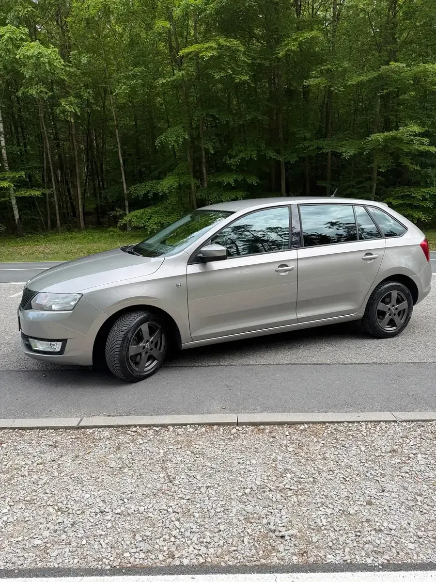 Używany Skoda Rapid 105 KM (77 kW) 2015 Szary Hatchback