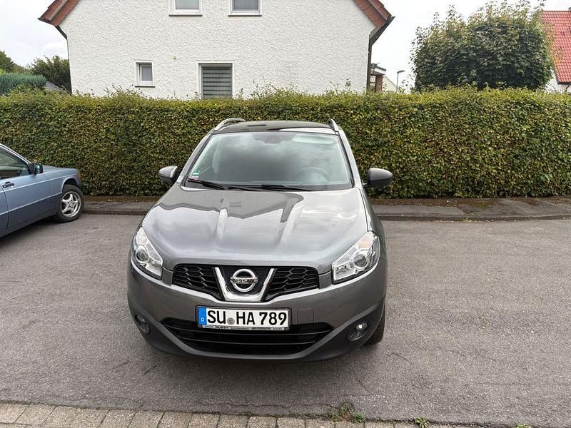 Grau Gebraucht 2012 Nissan Qashqai I-Way SUV | 9.700 € (Fairer Preis) - Bild 1/4