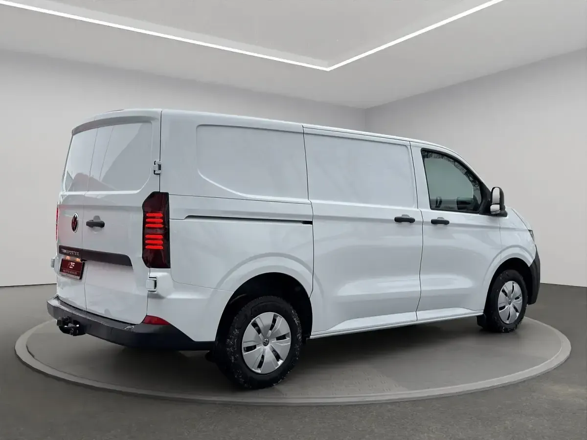 Neu VW T7 110 PS (80 kW) 2025 Clear white Van