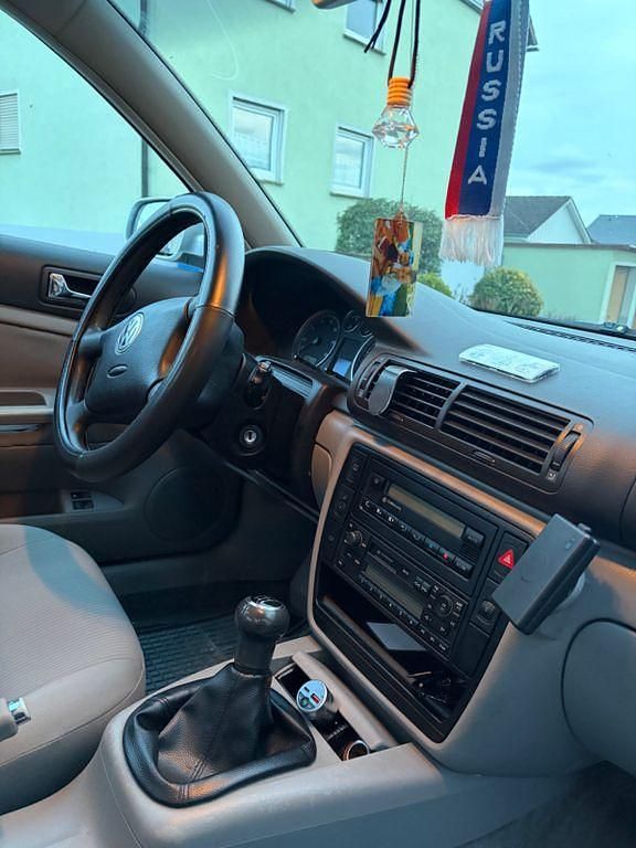 Gebraucht VW Passat 116 PS (85 kW) 2003 Grau Limousine