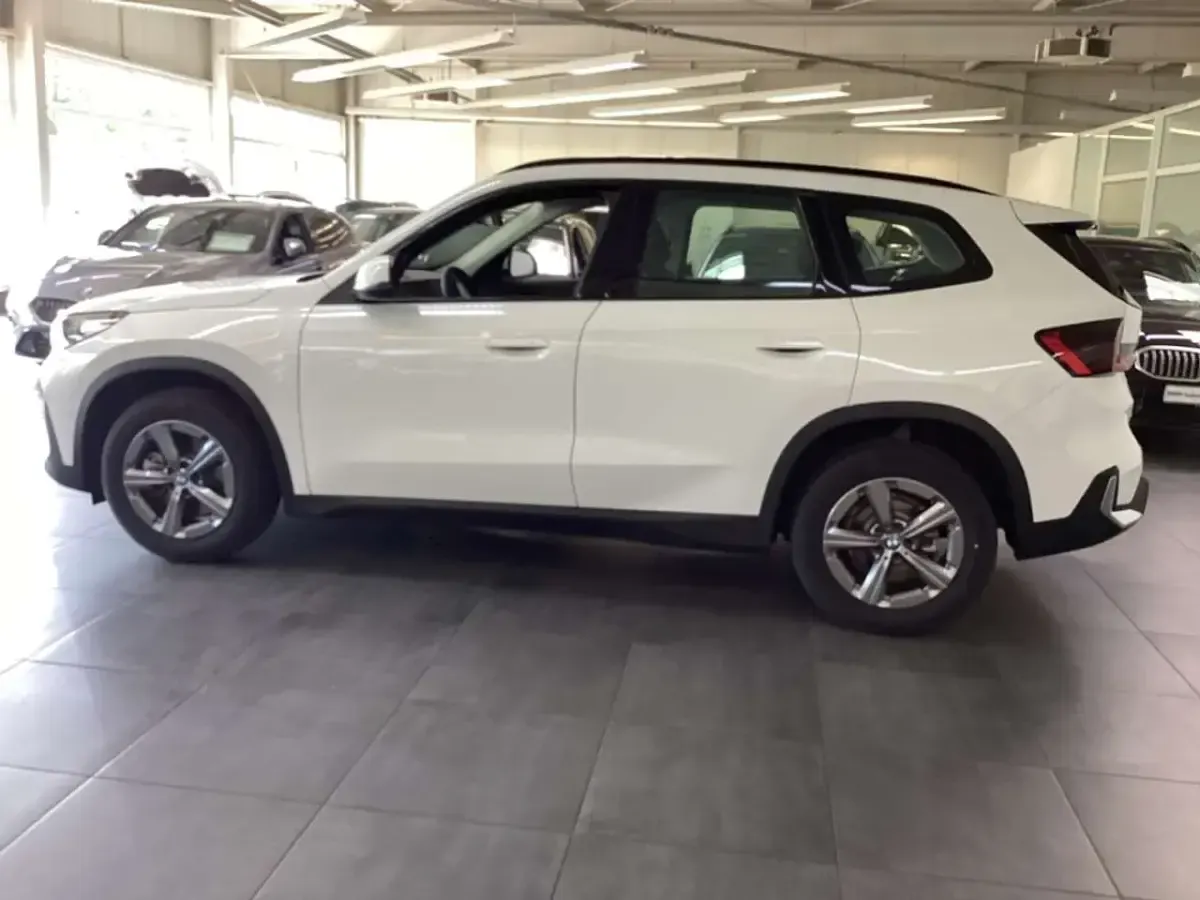 Second-hand BMW X1 170 CP (125 kW) 2025 Alb SUV