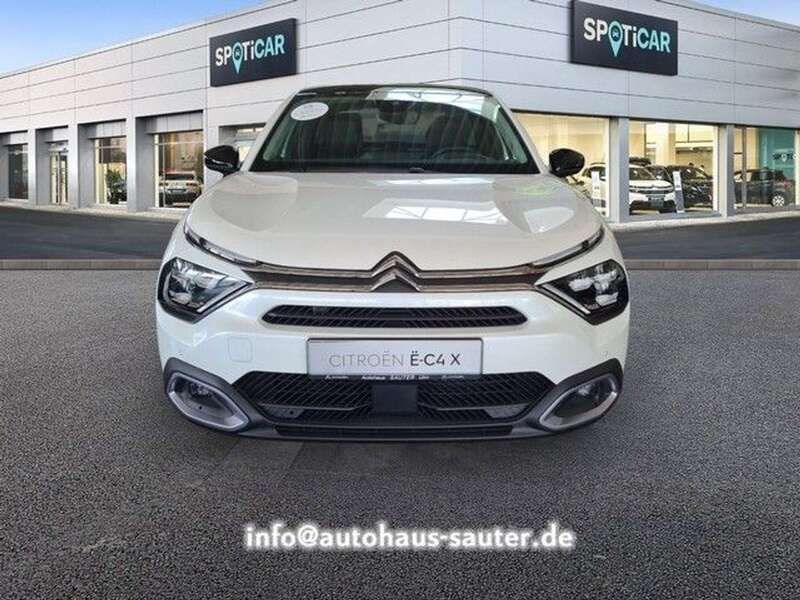 Gebraucht Citroën e-C4 Shine 100 kW (136 PS) 2023 Perlmuttweiß perlmutt lackier Limousine
