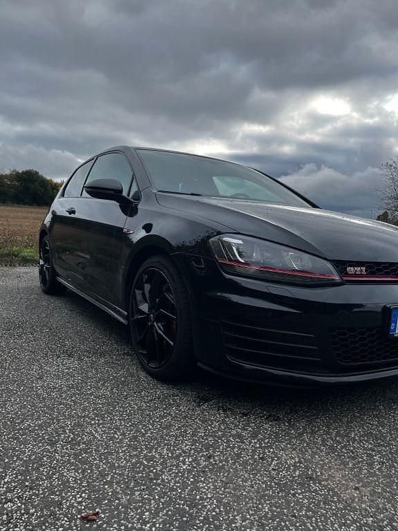 Gebraucht VW Golf VII GTI 230 PS (169 kW) 2016 Schwarz Limousine