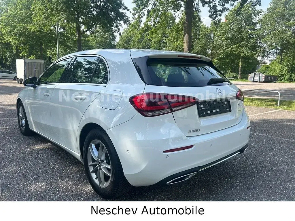 Gebraucht Mercedes A180 Progressive 136 PS (100 kW) 2019 Weiß Limousine