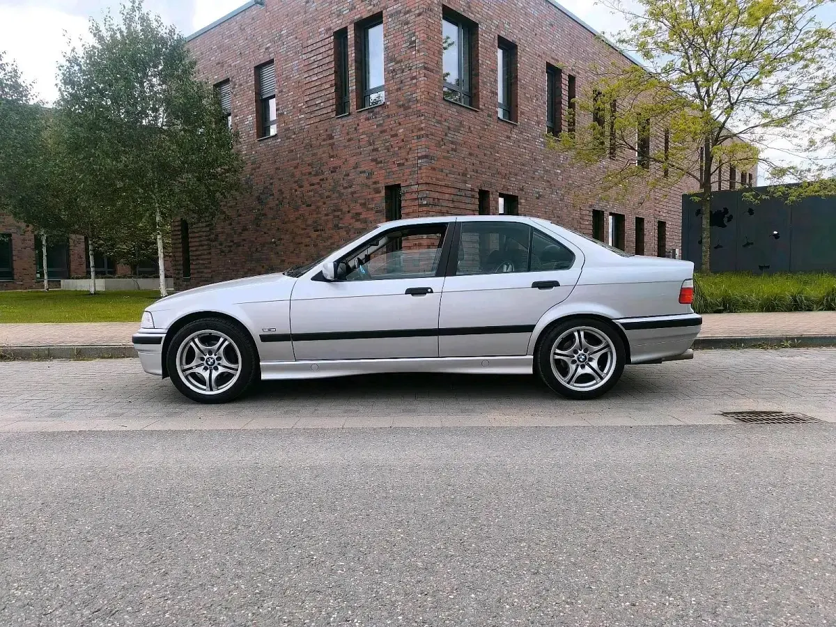 Gebraucht BMW 318 120 PS (88 kW) 1998 Silber Limousine