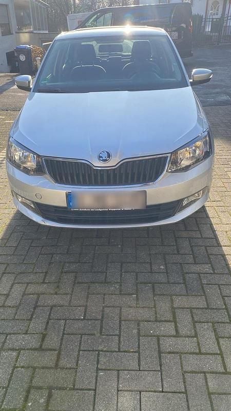 Silber Gebraucht 2016 Skoda Fabia Ambition Kleinwagen | 9.500 € (Guter Preis) - Bild 1/4