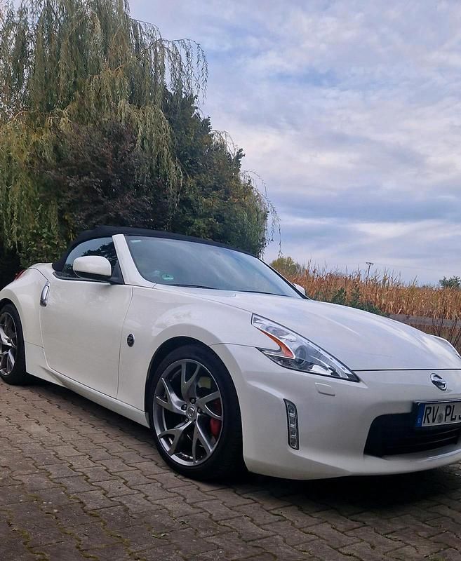 Weiß Gebraucht 2016 Nissan 370Z Cabrio | 27.500 € (Fairer Preis) - Bild 1/4