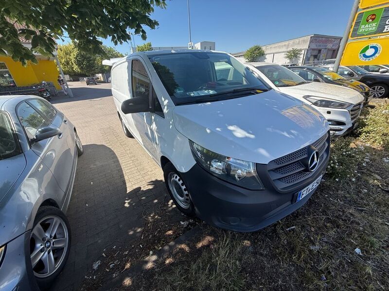 Weiß Gebraucht 2015 Mercedes Vito Van / Kleinbus | 10.500 € (Fairer Preis) - Bild 1/4